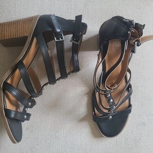 Black Sandal with heel size 7